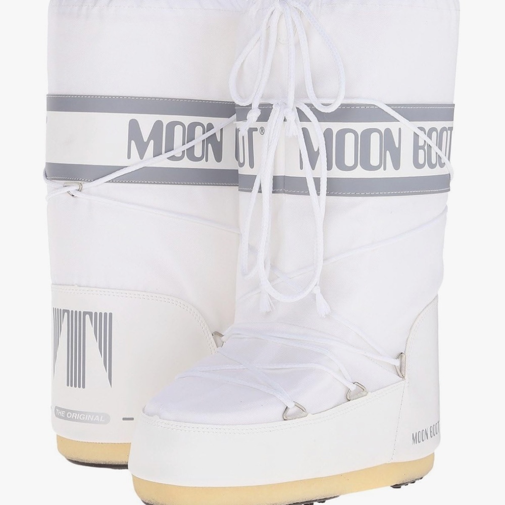 Like New Moon Boot White Snow Boots